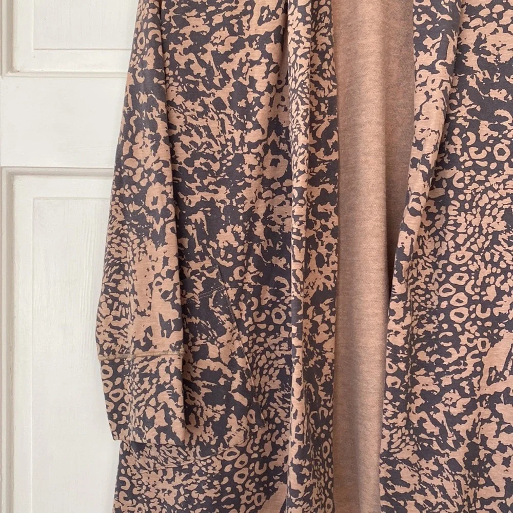 Cuddl Duds Size XL Lagenlook Open Front Cardigan Animal Print Drape Thumbhole - Picture 4 of 14